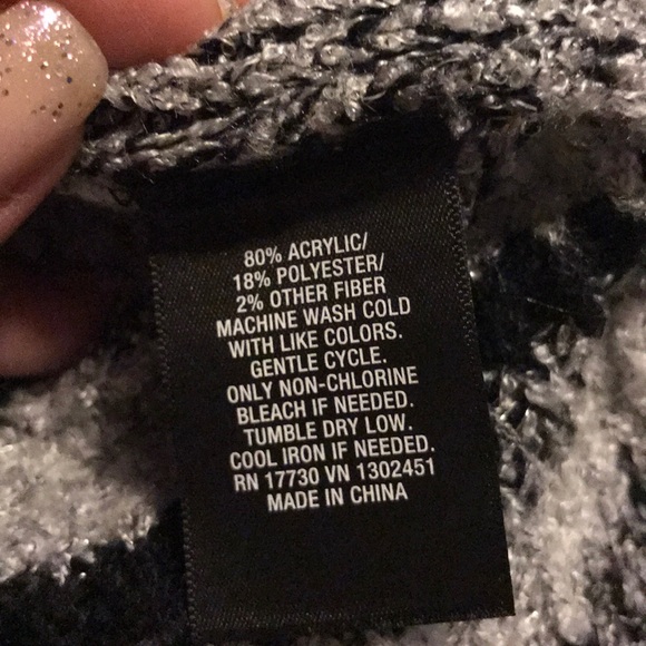 Knit poncho - Picture 8 of 8